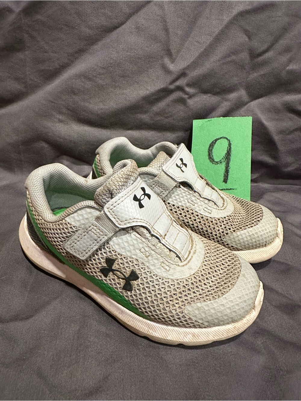 Under Armour Kids Gray & Green Lightweight Sneakers with Hook-and-Loop Strap
